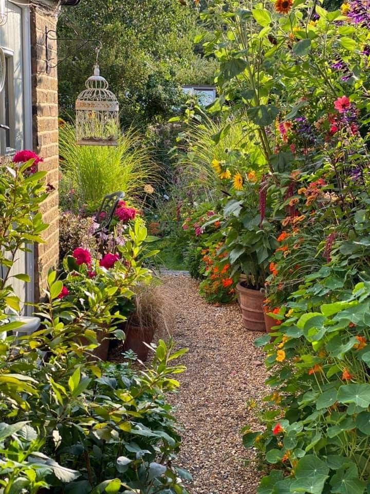 28 Charming Garden Ideas That You'll Like 14 pinterest 693132198929613270